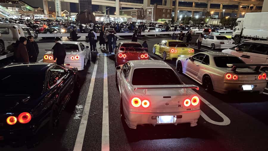 Daikoku & Tokyo Private JDM Tour by 700HP R34 GT-R - A PIT Autobacs: the parts-store stop that feels like a reward