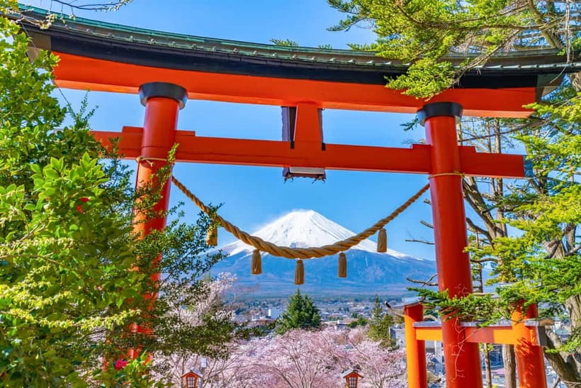 From Tokyo: Must-Visit Mount Fuji Highlight Full-Day Tour - Arakurayama Sengen Park and Chureito Pagoda: The Postcard Moment