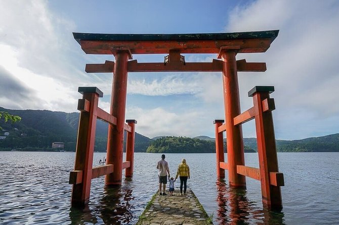 Hakone 6 hour Private Tour with Government-Licensed Guide - Getting Mt. Fuji moments (and handling cloudy days without pouting)