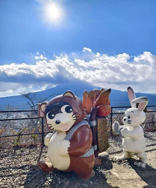 Mt. Fuji & Lake Kawaguchiko Ropeway Panorama Full-Day Tour - Lawson Fuji photo stop: iconic for a reason, crowded for a reason