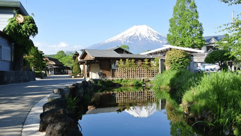 Mt Fuji Sightseeing Private tour with English Speaking Guide - Oshino Hakkai: a calm break that feels very local