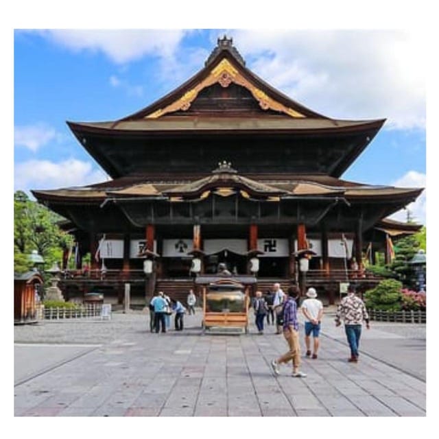 Nagano Tokyo: Snow Monkey Private Day Tour Hotel Pick & Drop - Obuse and Hokusai Museum: art plus local snacks