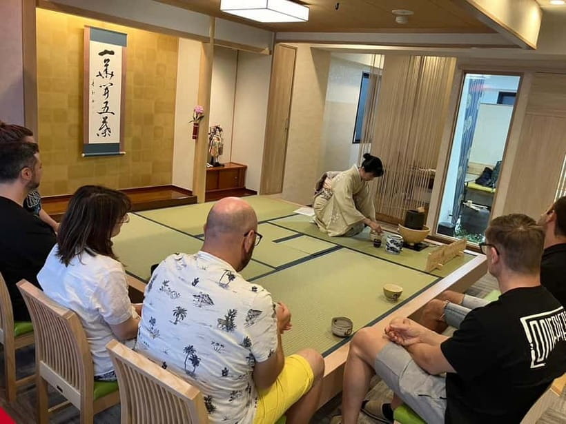 Tea ceremony experience in Japanese-style room 60min - Wasako inside Charyo-Ichimatsu: the setting that makes the class work