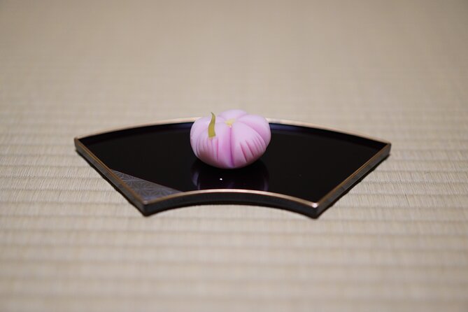 Tea Ceremony Workshop in Tokyo by the Experienced Instrucor - Usucha hands-on lesson: making thin matcha with foam