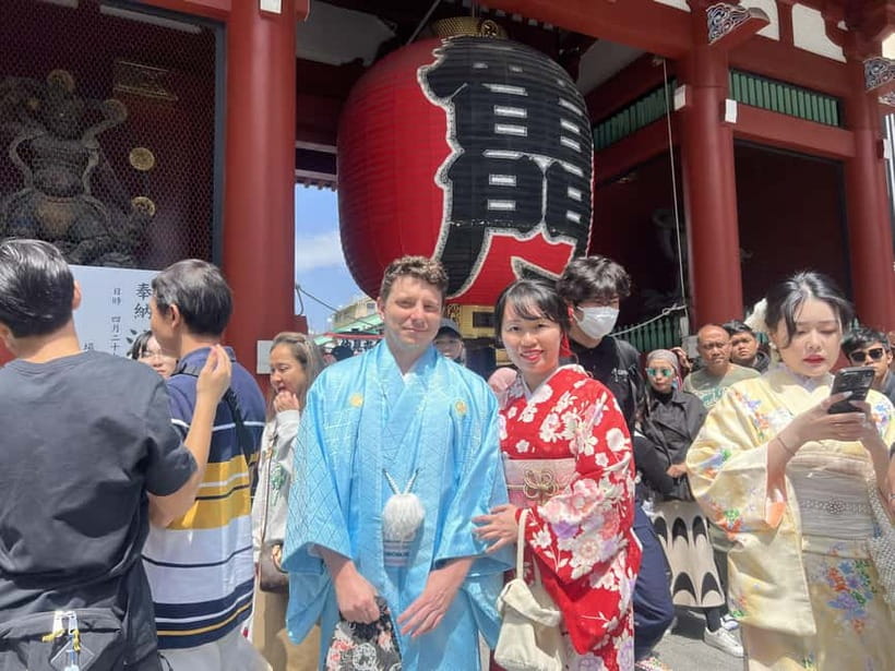 Tokyo: Asakusa and Tokyo’s Oldest Temple Senso-ji Tour - Nakamise Shopping Street: snack logic with a local guide’s nose