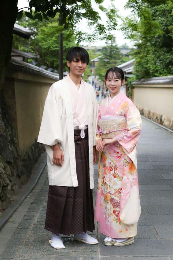 Tokyo Asakusa: Traditional Kimono Rental Experience at Wargo - Deluxe plan upgrades and kimono grades: how to think about the extra cost