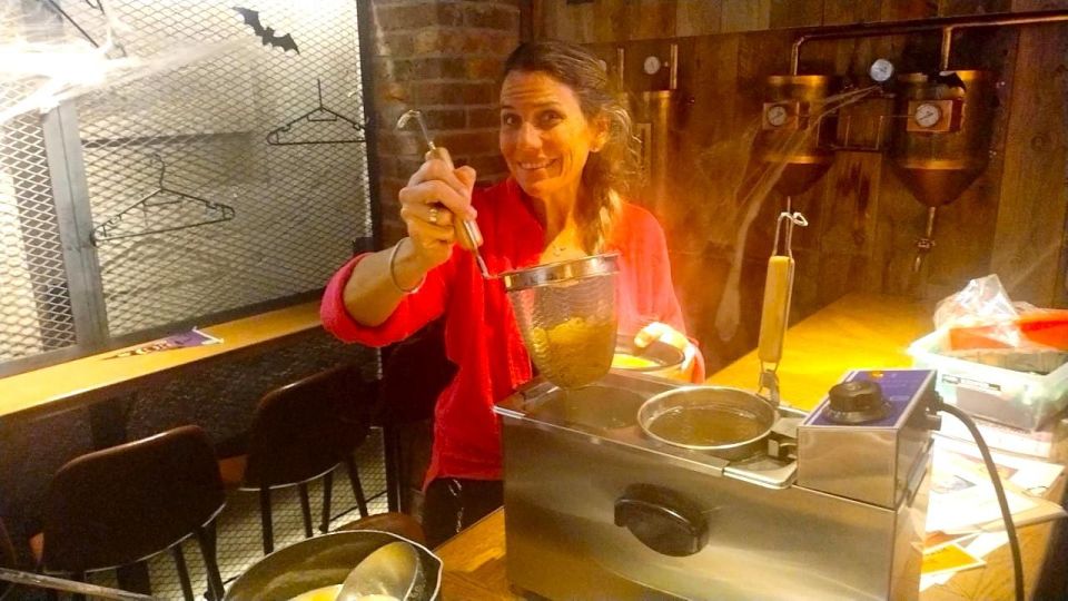 Tokyo: Easy Ramen Cooking Experience in Kabukicho, Shinjuku - Shinjuku Ale: finding the upstairs ramen bar in Kabukicho