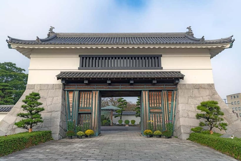 Tokyo: Edo Castle & East Garden of the Imperial Palace Tour - Who should book this tour, and who should skip it