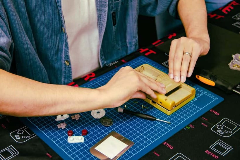 Tokyo: Gameboy Mod Workshop at Akihabara - The short history talk that makes the build feel personal