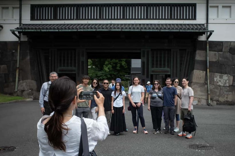 Tokyo: Imperial Palace East Gardens Walking Tour - Meet at Kokyo Gaien Starbucks and start with context