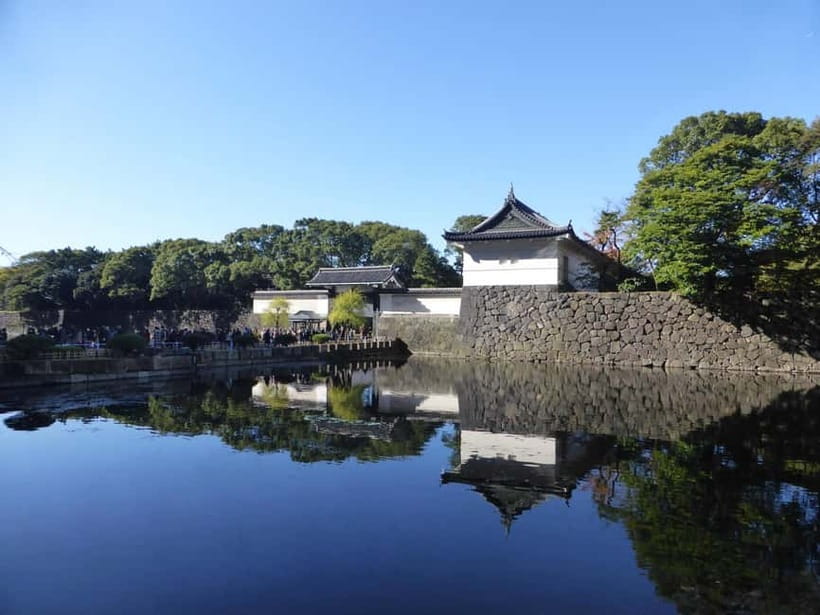 Tokyo: Imperial Palace East Gardens Walking Tour - Stone walls and guard-house artifacts that turn the grounds into a map