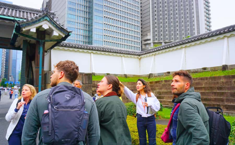 Tokyo: Imperial Palace Japanese History Walking Tour - English and French Guides, Plus Helpful Local Tips