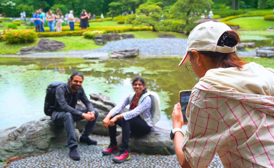 Tokyo: Imperial Palace, the history of Japan (ENGLISH GUIDE) - Eastern Gardens and Palace Ruins: Calm Views With a Purpose