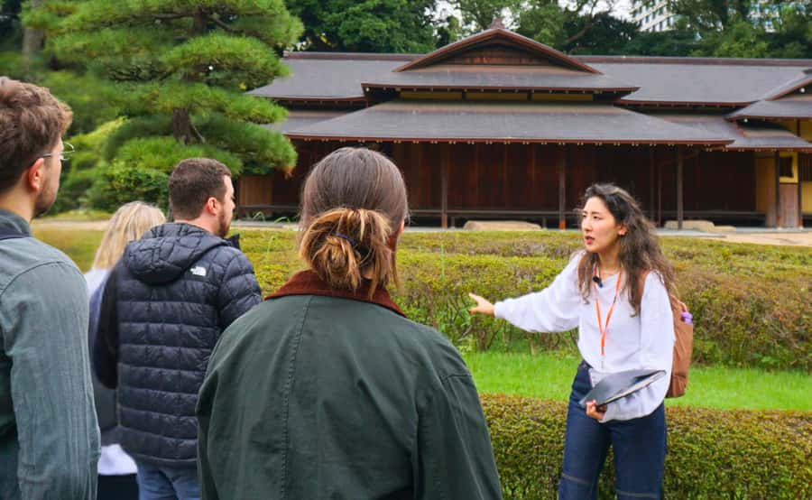 Tokyo: Imperial Palace, the history of Japan (ENGLISH GUIDE) - Meeting at Starbucks by Wadakuramon Fountain Park