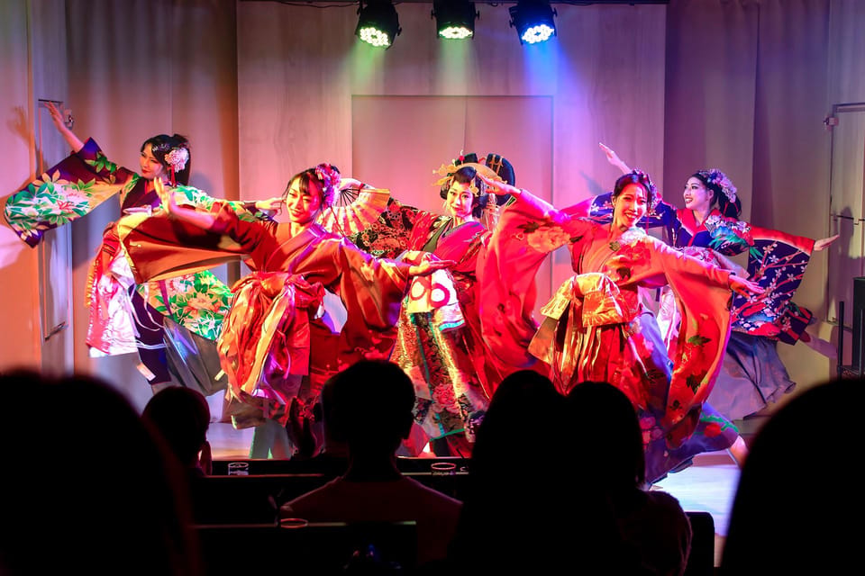 Tokyo: Japanese Dance Cabaret Theater Asakusa-Kaguwa Ticket - Seats and options: standard vs front row vs VIP sofa