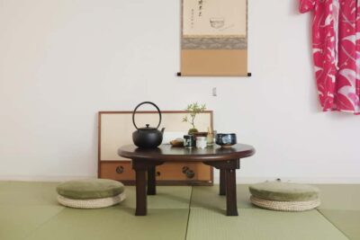 Tokyo: Matcha and Kimono Experience - Where it starts: finding the LUUP stand by Yotsuya
