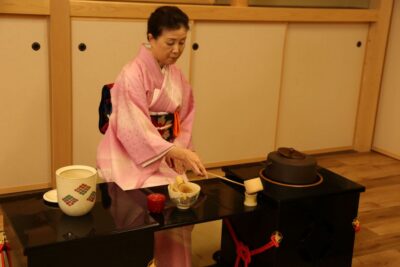 Tokyo: Practicing Zen with a Japanese Tea Ceremony - Where you meet, and how to find the right room fast