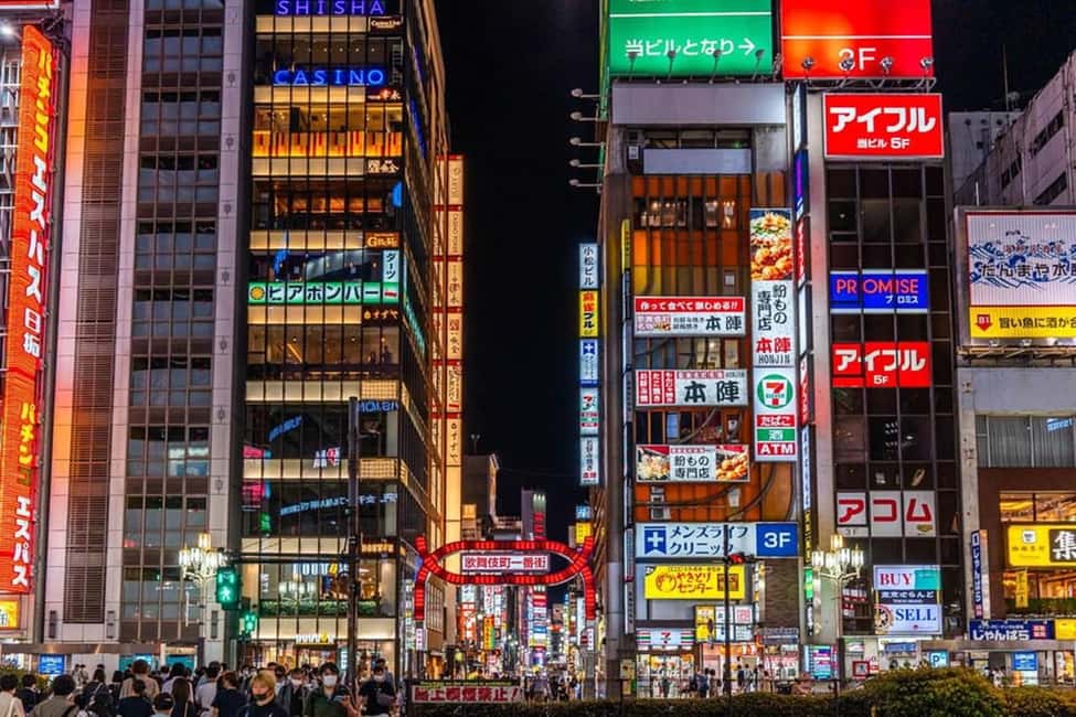Tokyo: Private Walking Tour with a Local Guide - Tsukiji Outer Market, Ginza, and the Imperial Palace Area
