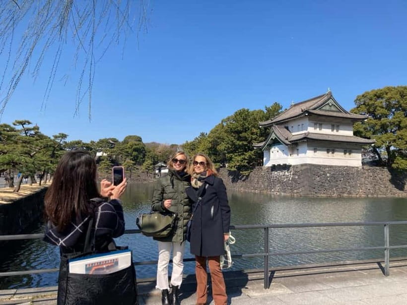 Tokyo: Pvt. Tour - Edo Castle & Imperial Palace East Gardens - Ninomaru Garden: seasonal flowers and a break from the city