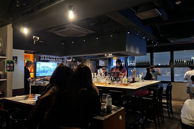 Tokyo: Shibuya Local Bar & Izakaya Crawl Tour - Guides and group size: why you actually talk to people