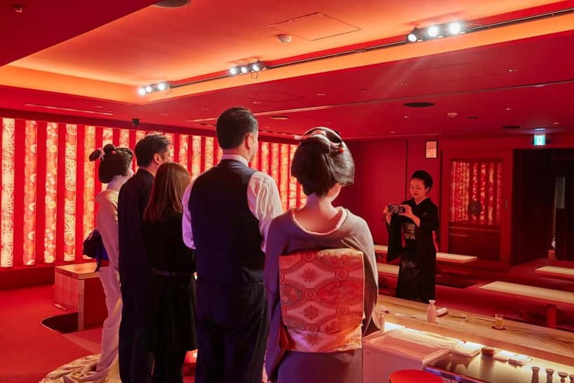 Tokyo: Traditional Geisha Experience Show & Japanese Dinner - Who should book this geisha dinner experience