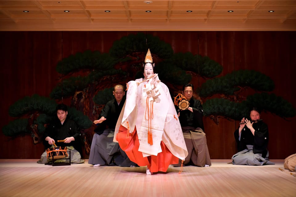Tokyo: Traditional Japanese Performing Arts Show and Dinner - Kagura or Nihon-buyō: which performance shows up on your date?