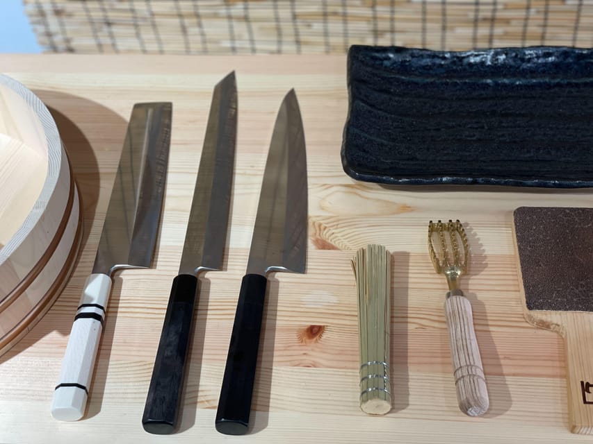 Tokyo: Tsukiji Fish Market Sushi Making Class with Pro Chef - Tsukiji Outer Market: why this setting matters