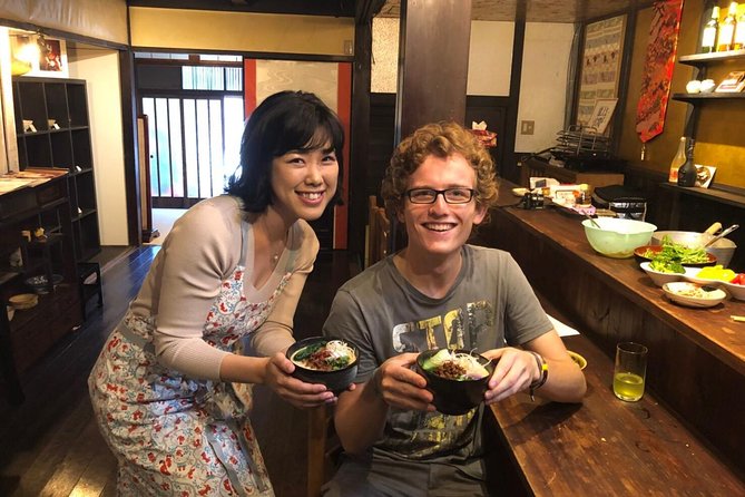 Vegan/Vegetarian Ramen and Gyoza by Bentoya cooking - Entering a Tokyo home kitchen near Komae Station